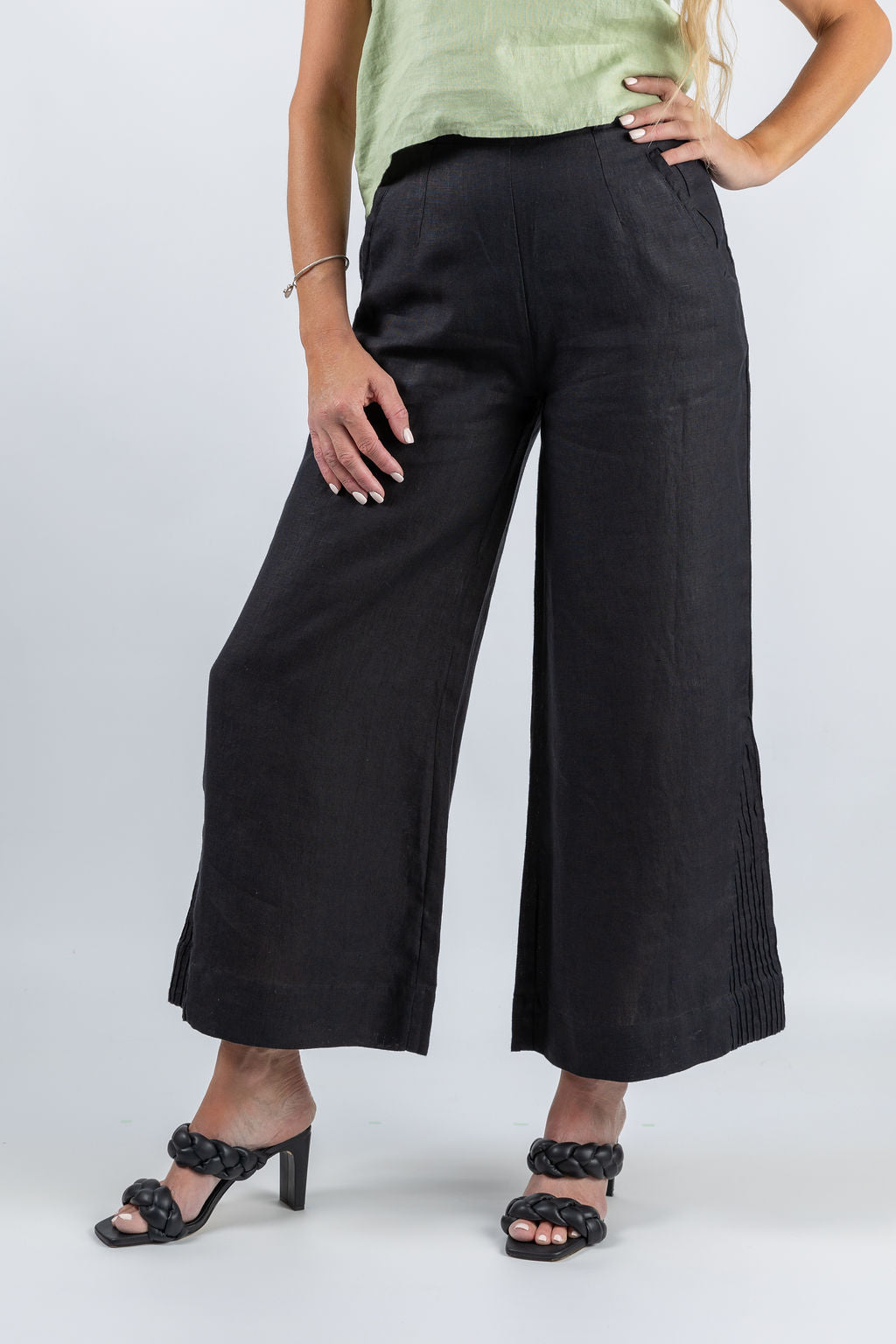 Ripple Wide-leg Pant in Black