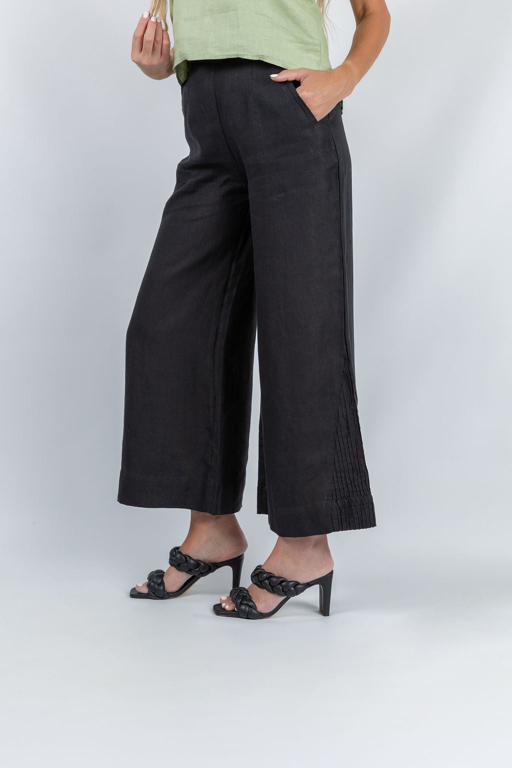 Ripple Wide-leg Pant in Black