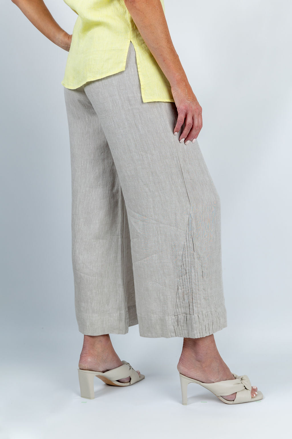 Ripple Wide-leg Pant in Taupe